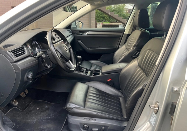 Skoda Superb cena 59900 przebieg: 239000, rok produkcji 2018 z Mieroszów małe 781